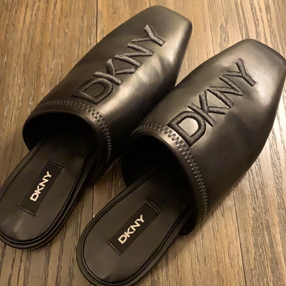 DKNY Filli Mule Sliders - Picture 4 of 9